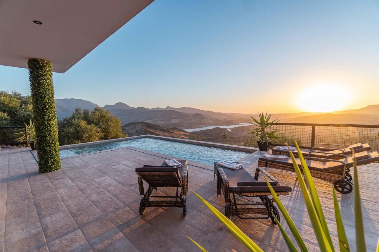 Villa Fahrenheit El Gastor Bagian luar foto
