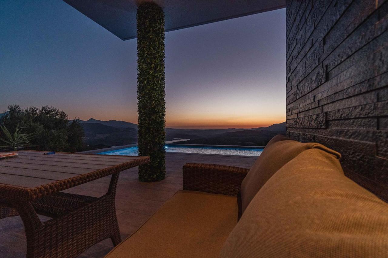 Villa Fahrenheit El Gastor Bagian luar foto