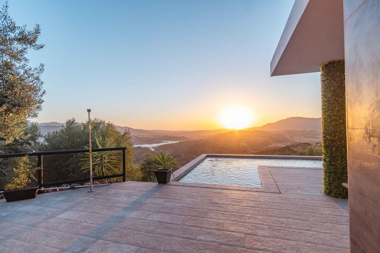 Villa Fahrenheit El Gastor Bagian luar foto