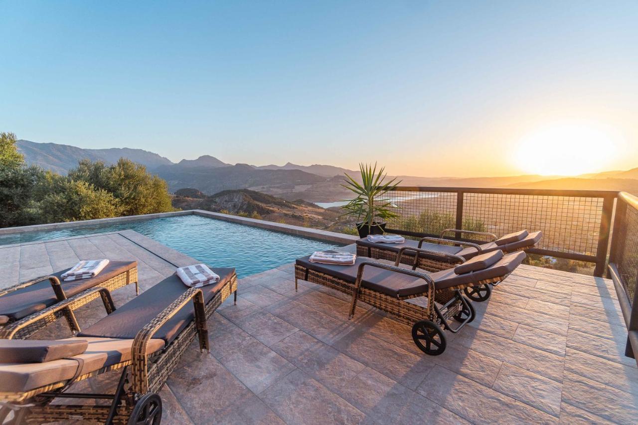 Villa Fahrenheit El Gastor Bagian luar foto